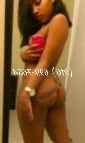 Aminah sex dating in Lake Forest IL